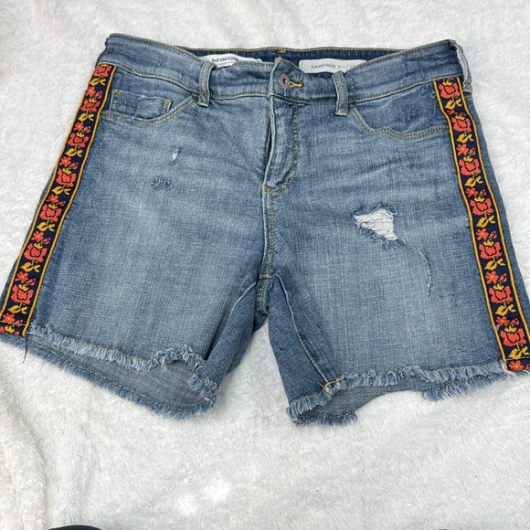 PILCRO MID RISE SLIM BOYFRIEND DENIM SHORTS - Picture 2 of 8